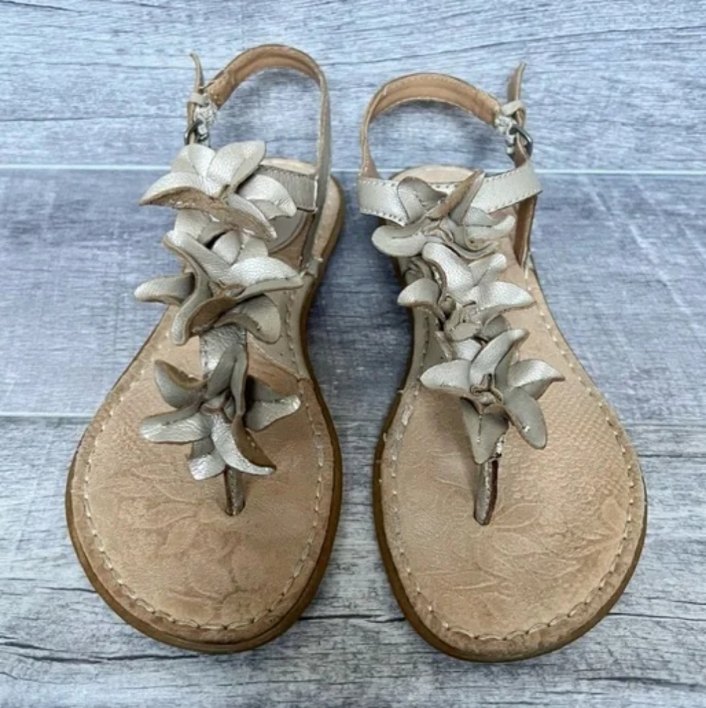 B.O.C. Women's BOC by BORN Champagne Gold Thong‎ Leather Flower Sandals Size 6
